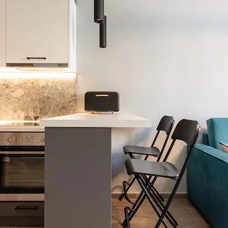 Hippocrates Bound By Binobi! Saloniki