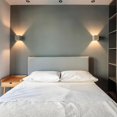 Hippocrates Bound By Binobi! Appartement