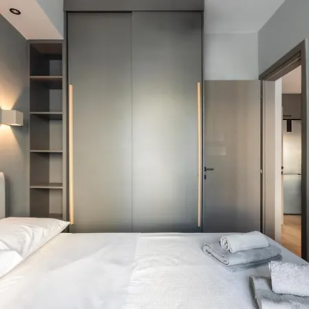 Hippocrates Bound By Binobi! Apartament *