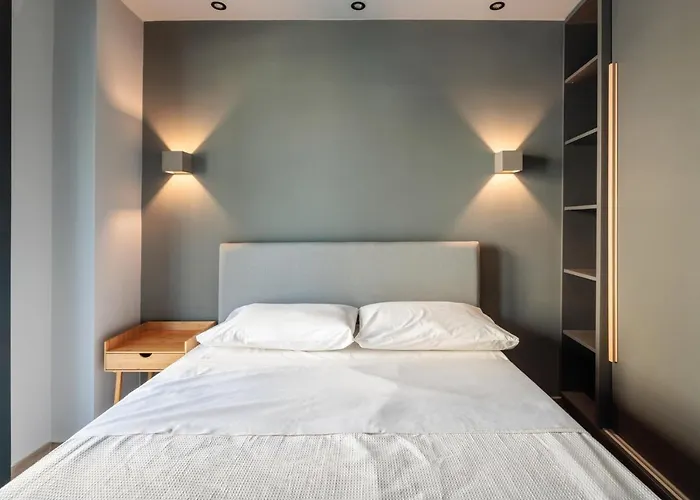 Hippocrates Bound By Binobi! Apartament