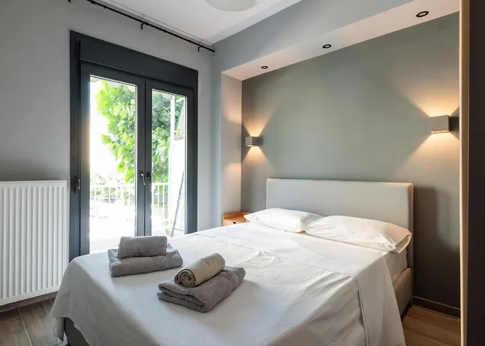 Hippocrates Bound By Binobi! Salonic