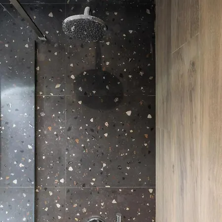 Апартаменты Hippocrates Bound By Binobi! *